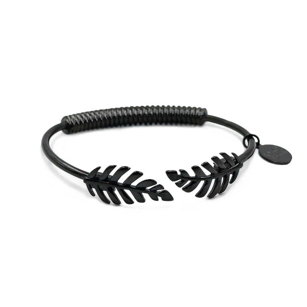 Kinsley Armelle Black Laurel Leaf